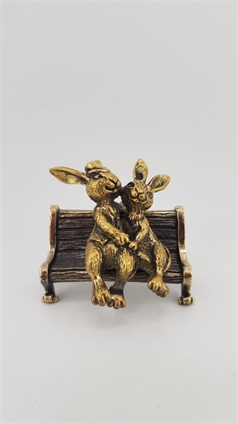 Зайцы на лавочке 18396c1c-abe7-11ef-0a80-0e3300522807